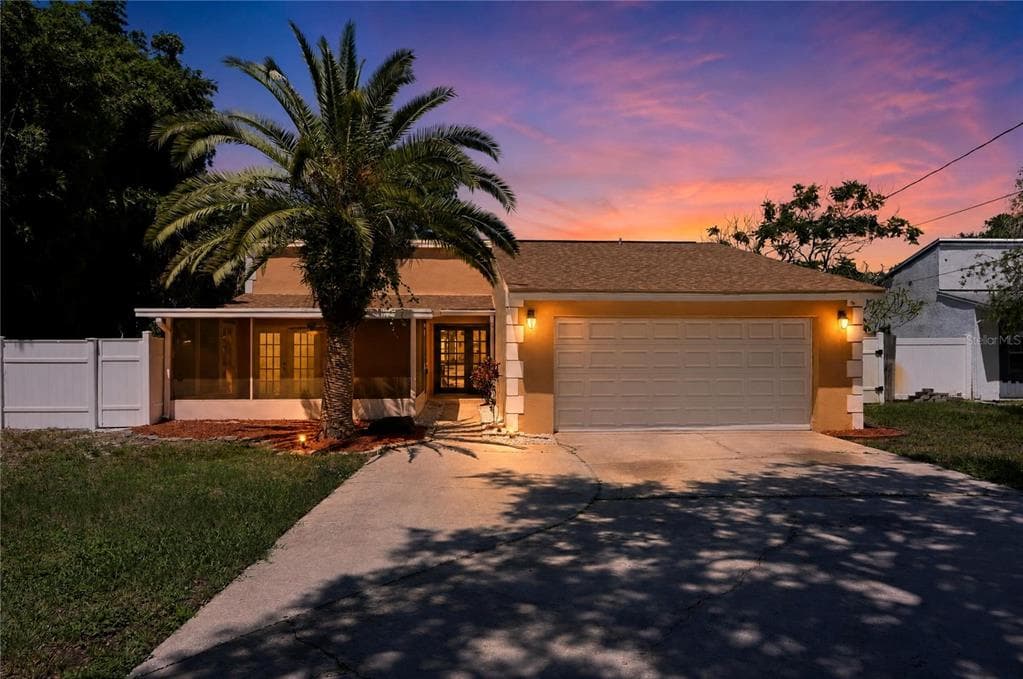 915 SEMINOLE BOULEVARD TARPON SPRINGS, FL 34689