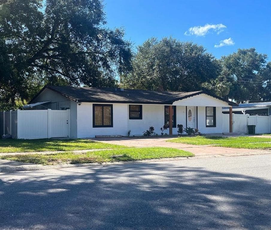 6524 LA MESA CIRCLE TAMPA, FL 33634