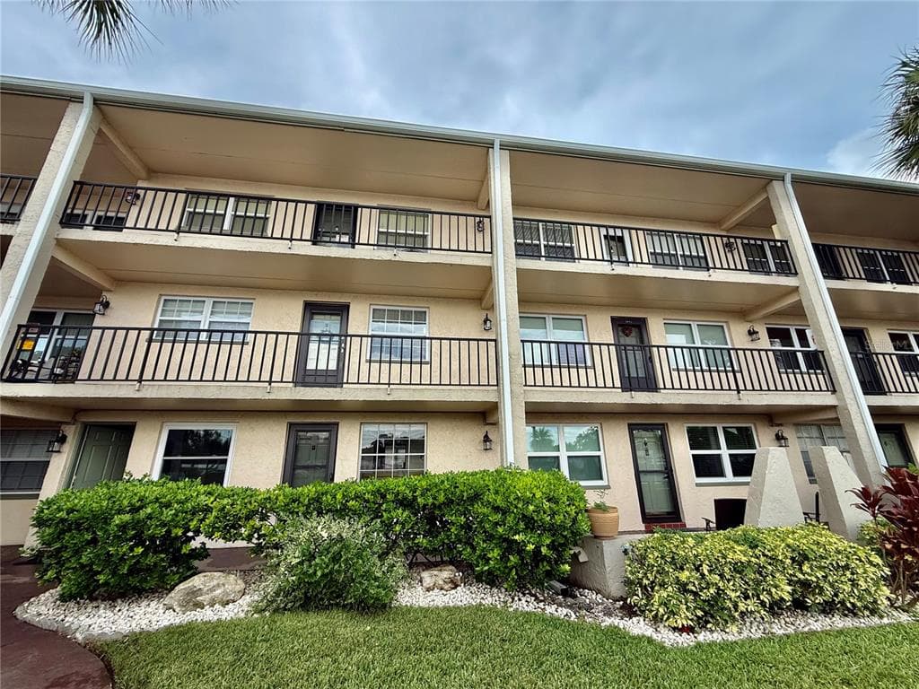 11700 PARK BOULEVARD UNIT 106 SEMINOLE, FL 33772