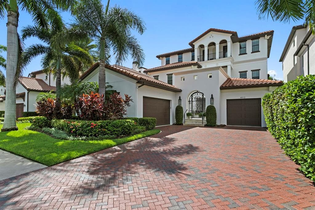 4910 CARRANZA COURT TAMPA, FL 33616
