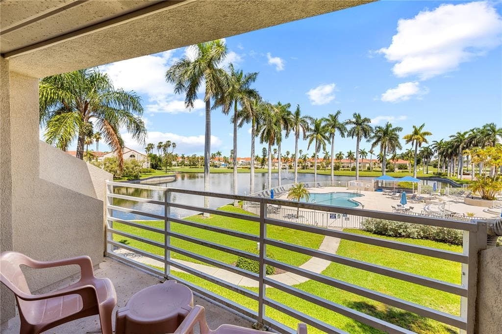 6100 BAHIA DEL MAR CIRCLE UNIT 206 ST PETERSBURG, FL 33715