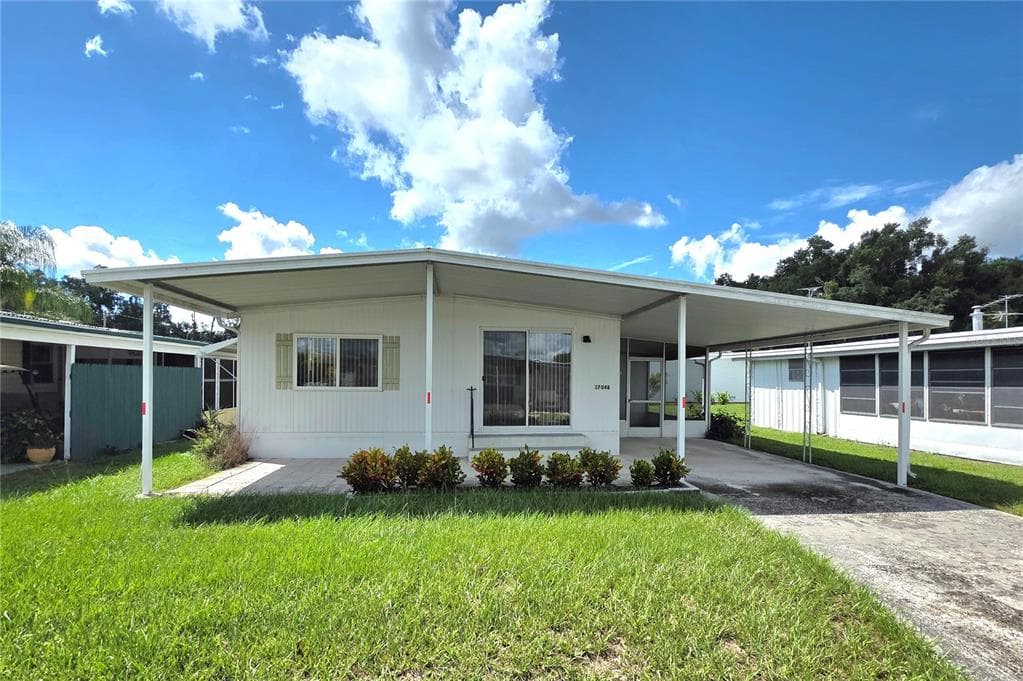 37048 LOIS AVENUE ZEPHYRHILLS, FL 33542