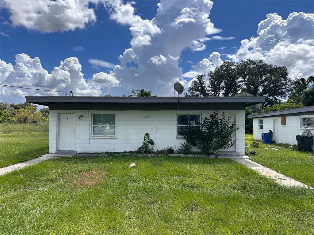 905 E 124TH AVENUE TAMPA, FL 33612