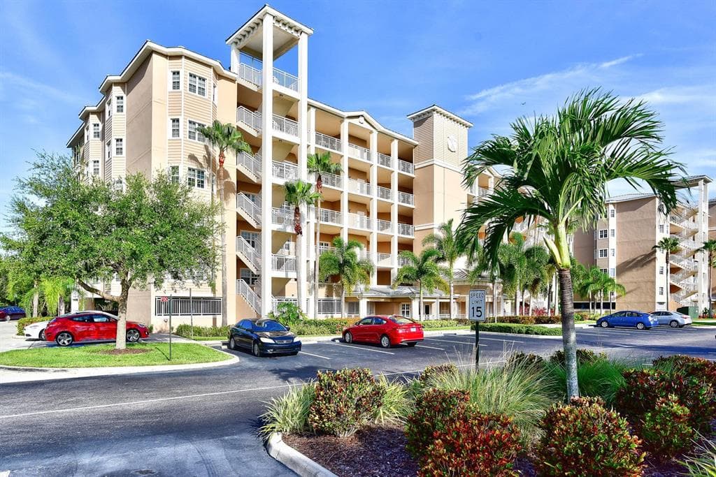 7040 KEY HAVEN ROAD UNIT 605 SEMINOLE, FL 33777