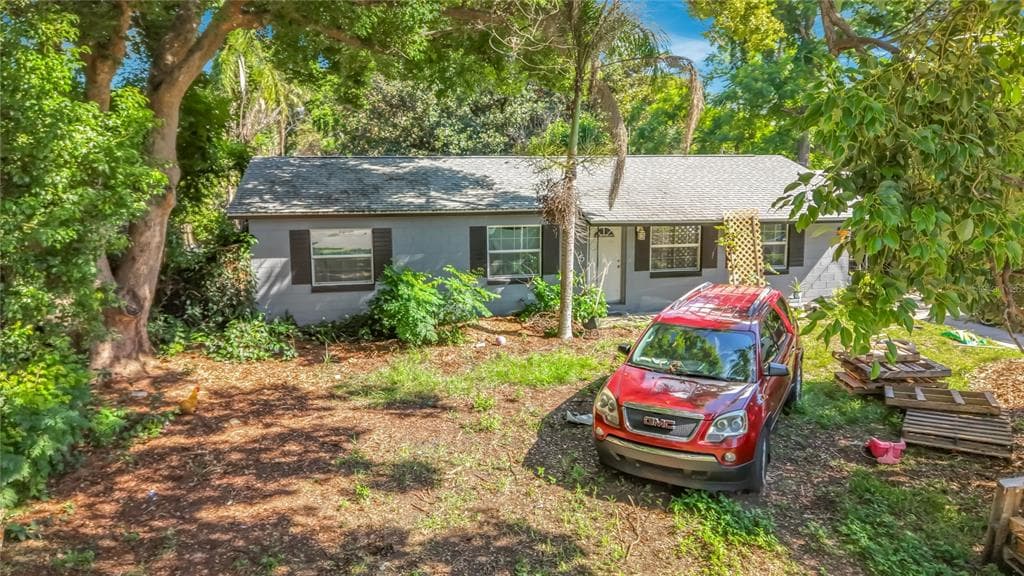 3995 POINSETTIA AVENUE MOUNT DORA, FL 32757