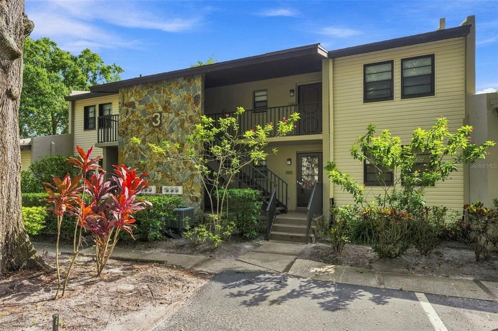1000 TARPON WOODS BOULEVARD UNIT 302 PALM HARBOR, FL 34685
