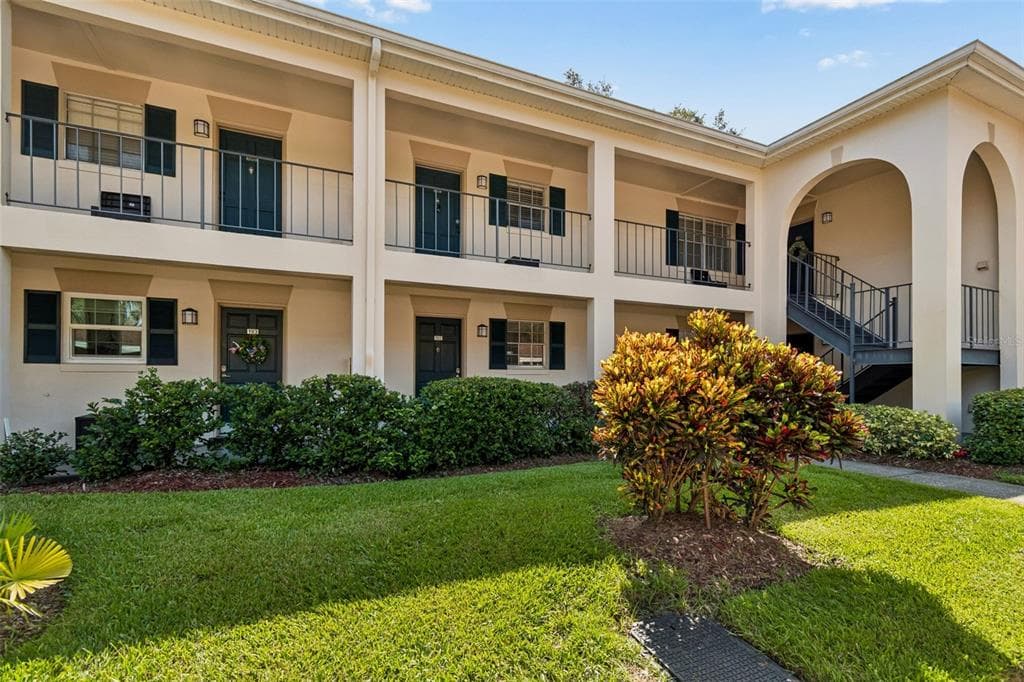 10354 CARROLLWOOD LANE UNIT 197 TAMPA, FL 33618