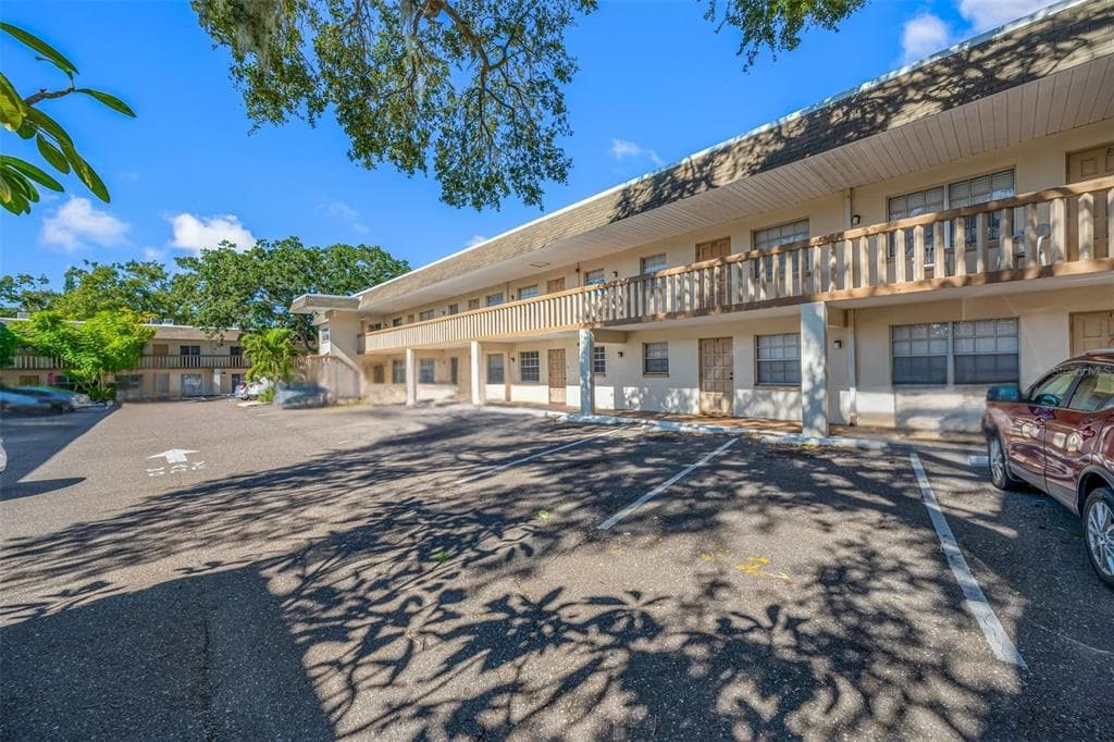 1500 W BAY DRIVE UNIT 206 LARGO, FL 33770