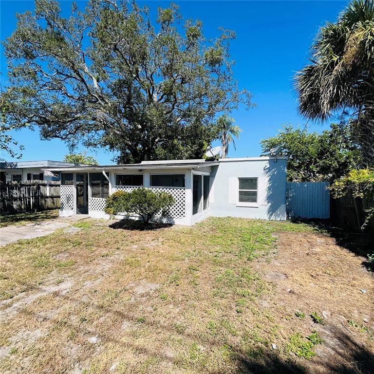 920 E SENECA AVENUE TAMPA, FL 33612