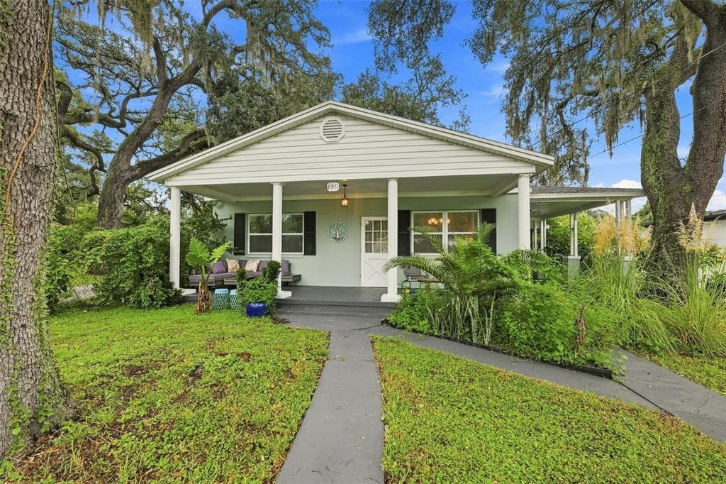 8911 N HIGHLAND AVENUE TAMPA, FL 33604
