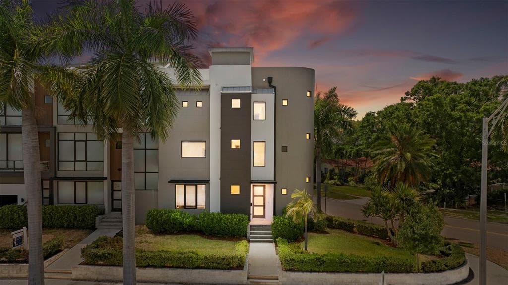 92 W DAVIS BOULEVARD TAMPA, FL 33606