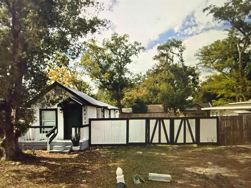 8424 N HIGHLAND AVENUE TAMPA, FL 33604