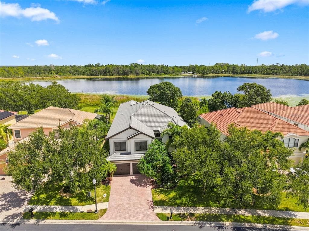 2707 LAKEBREEZE LANE S CLEARWATER, FL 33759