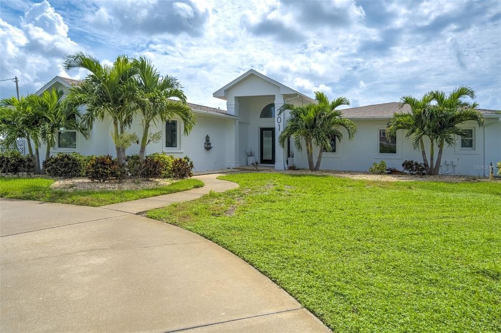 201 DRIFTWOOD LANE LARGO, FL 33770