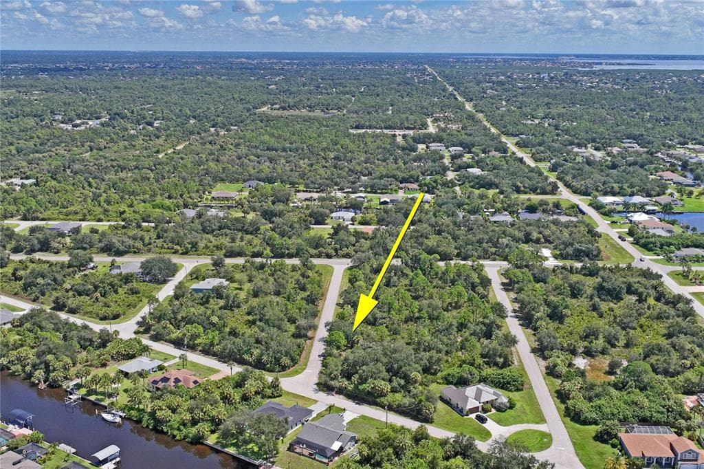 17177 SOTLIFF AVENUE PORT CHARLOTTE, FL 33948