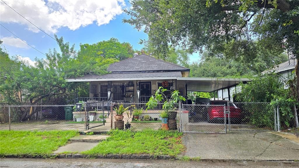 2813 E CLARK STREET TAMPA, FL 33605