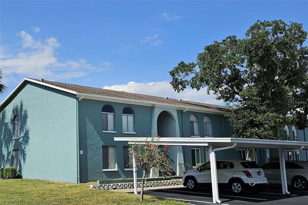 395 114TH AVENUE N UNIT 4 ST PETERSBURG, FL 33716