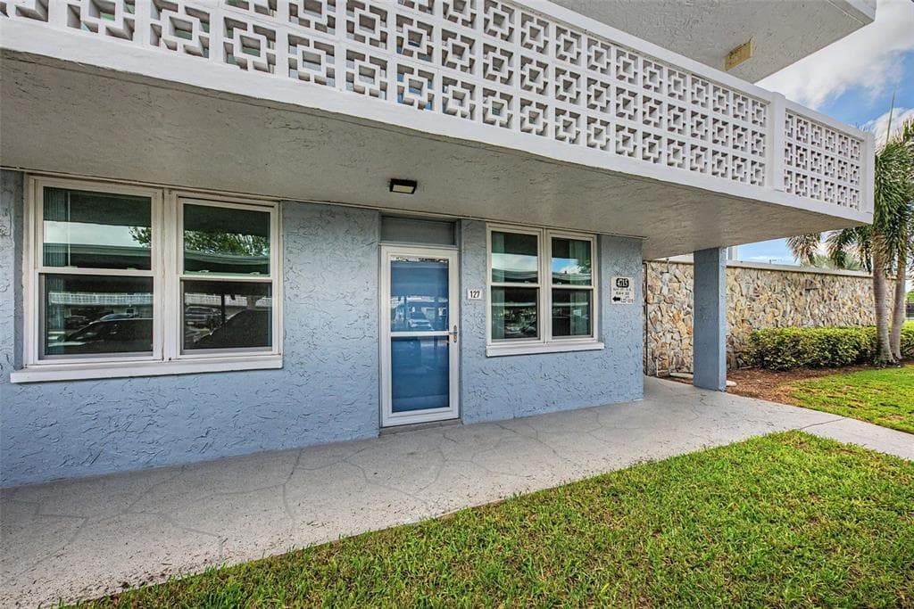 4715 BAY STREET NE UNIT 127