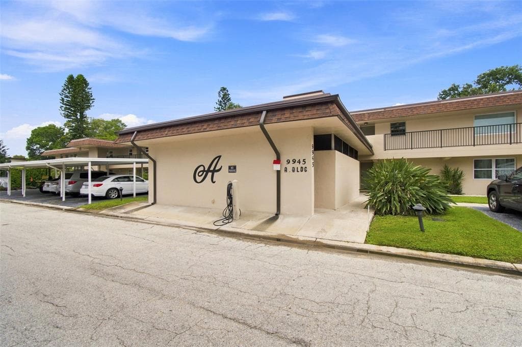9945 47TH AVENUE N UNIT 205 ST PETERSBURG, FL 33708