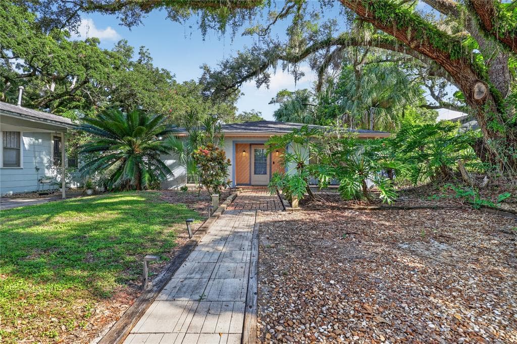 317 W COMANCHE AVENUE TAMPA, FL 33604