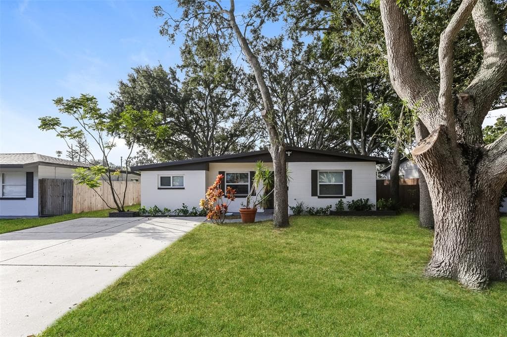726 75TH AVENUE N ST PETERSBURG, FL 33702