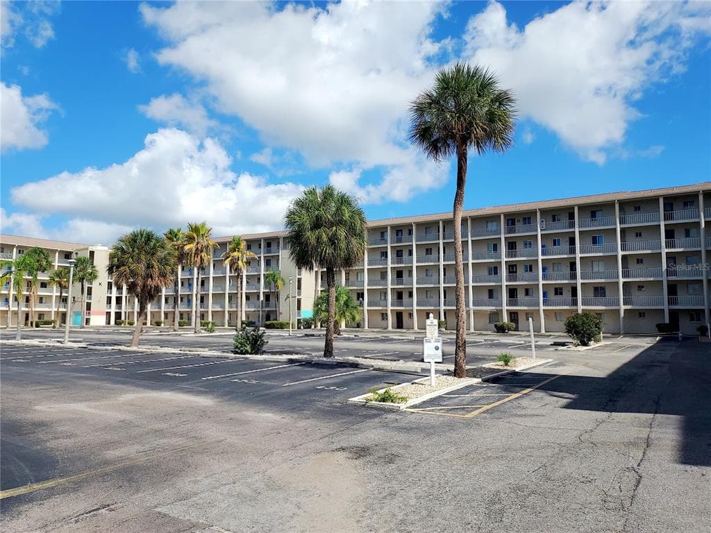 3520 LAKE BAYSHORE DRIVE UNIT K111 BRADENTON, FL 34205