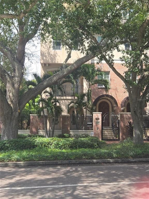 500 BEACH DRIVE NE ST PETERSBURG, FL 33701