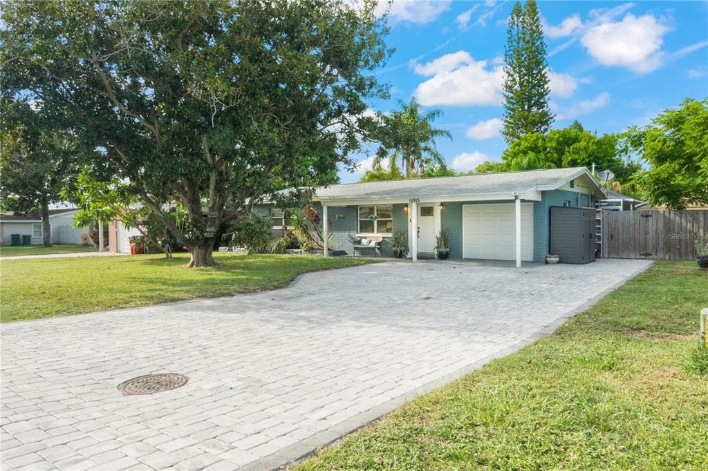 13915 94TH AVENUE SEMINOLE, FL 33776