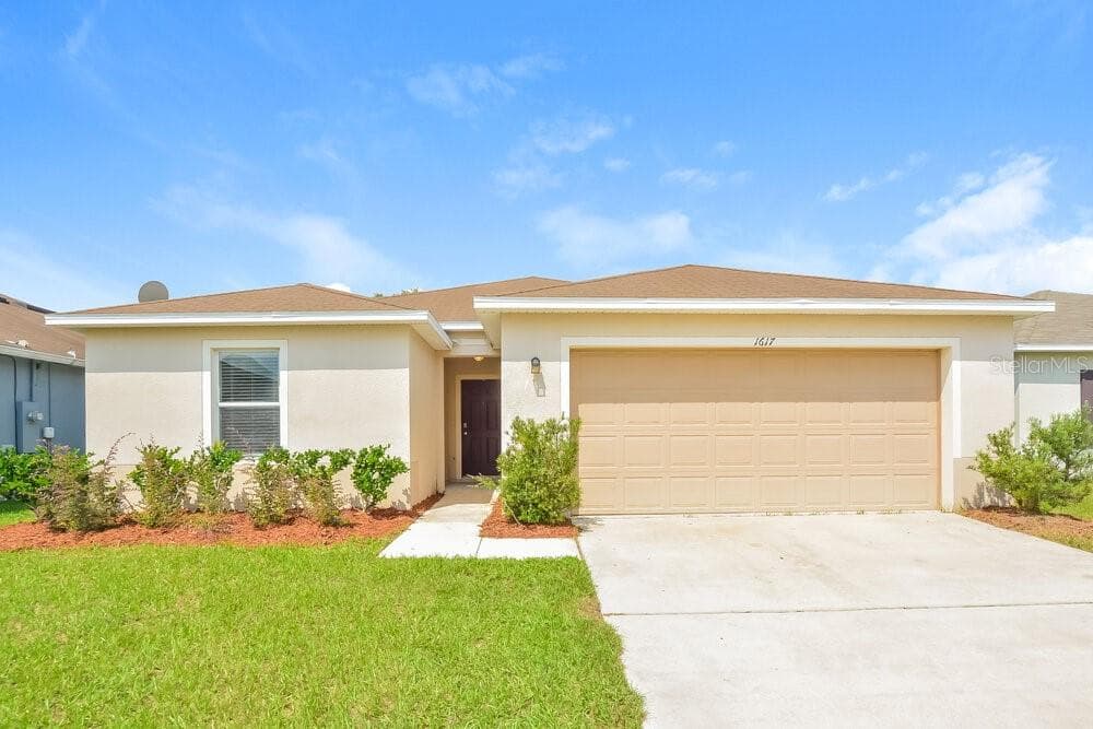 1617 STRATHMORE CIRCLE MOUNT DORA, FL 32757