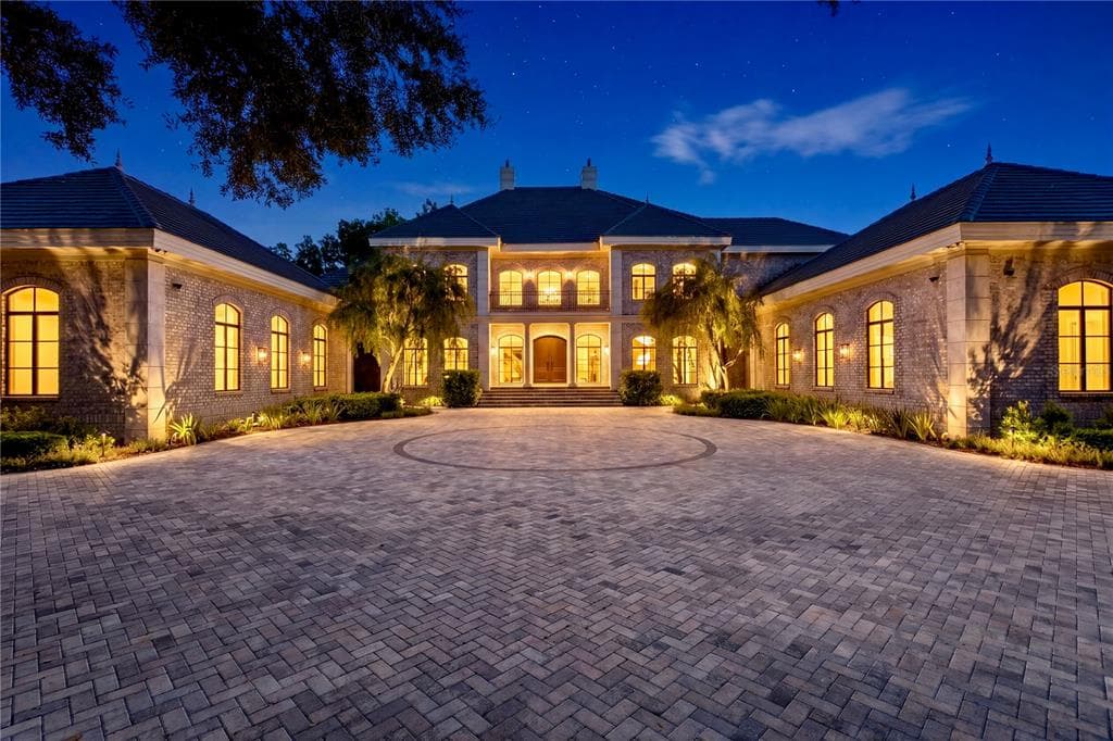 803 GUISANDO DE AVILA TAMPA, FL 33613