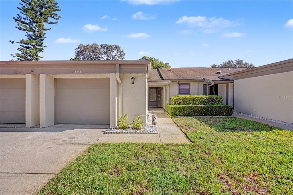 1302 GOLFVIEW DRIVE