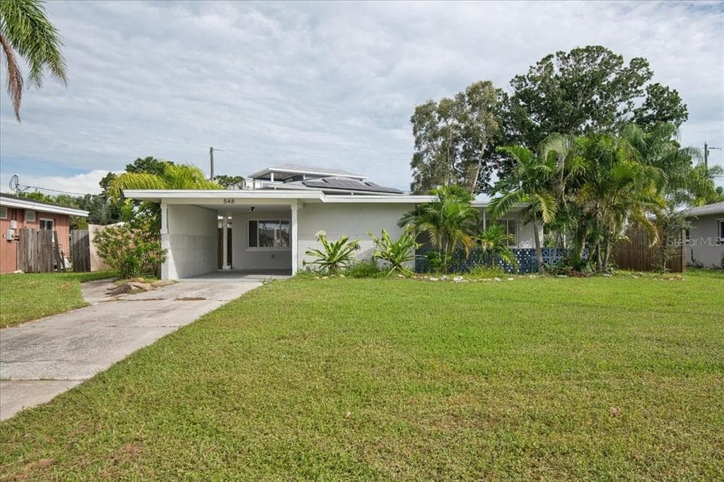 548 BAYWOOD DRIVE S
