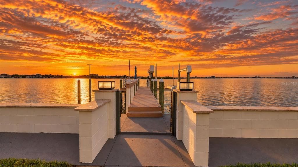7008 S SHORE DRIVE S SOUTH PASADENA, FL 33707