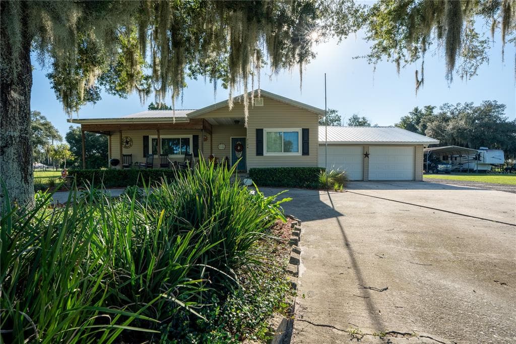 2124 FOX RUN LANE LAKE WALES, FL 33898