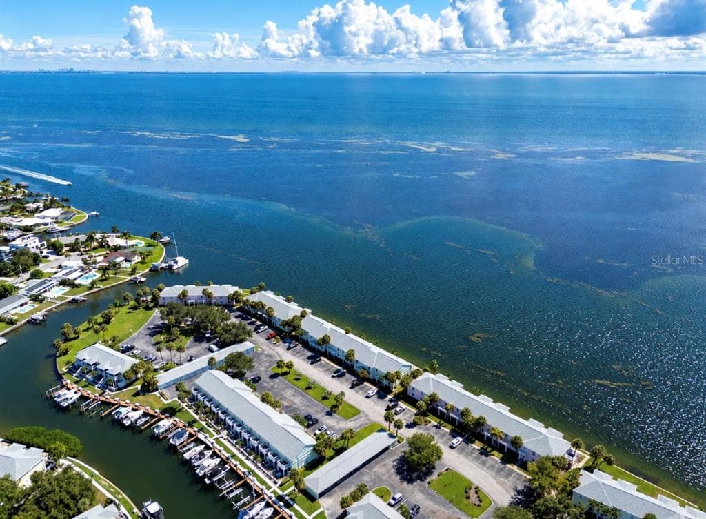 4752 COQUINA KEY DRIVE SE ST PETERSBURG, FL 33705
