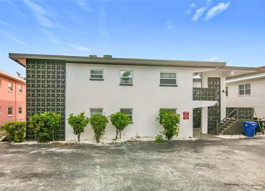 11705 3RD STREET E UNIT 3 TREASURE ISLAND, FL 33706