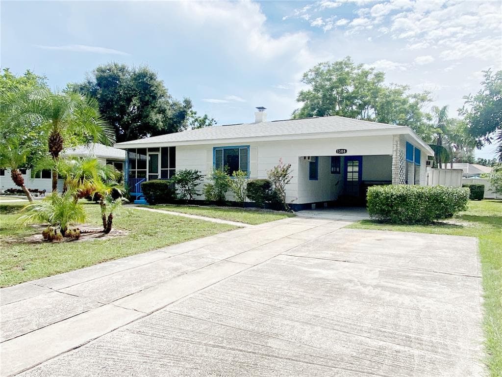 1308 ESSEX DRIVE N ST PETERSBURG, FL 33710