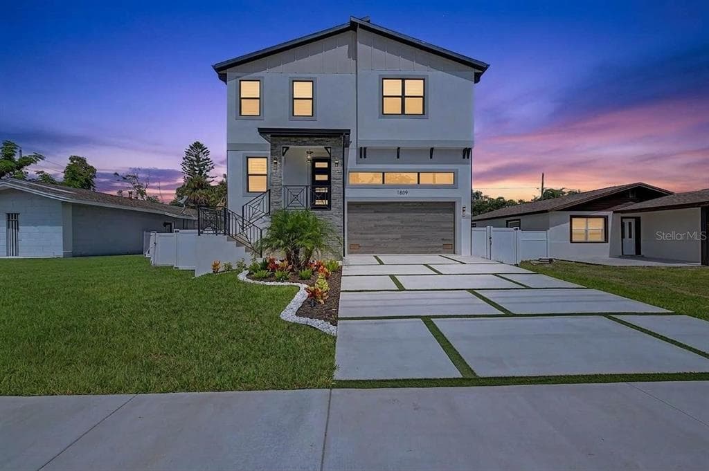 1809 SHORE ACRES BOULEVARD NE ST PETERSBURG, FL 33703