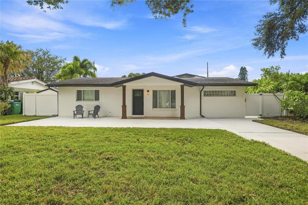 8582 119TH STREET SEMINOLE, FL 33772