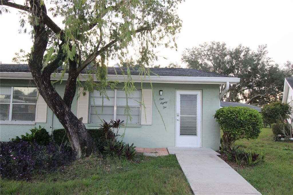 2202 CLUBHOUSE DRIVE UNIT 182 SUN CITY CENTER, FL 33573