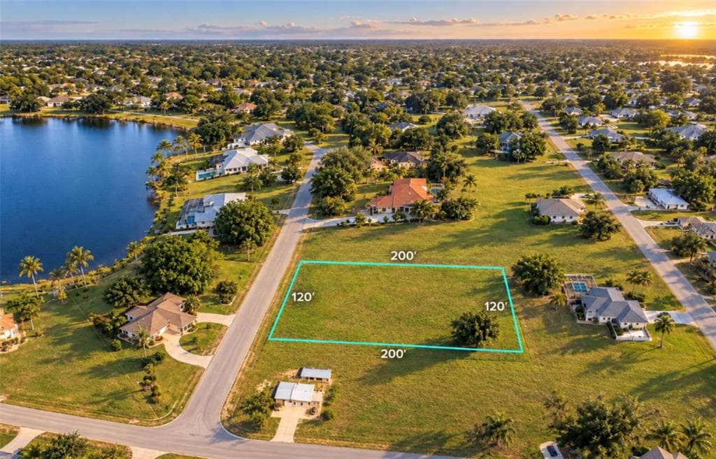 417 LEXINGTON DRIVE SEBRING, FL 33876