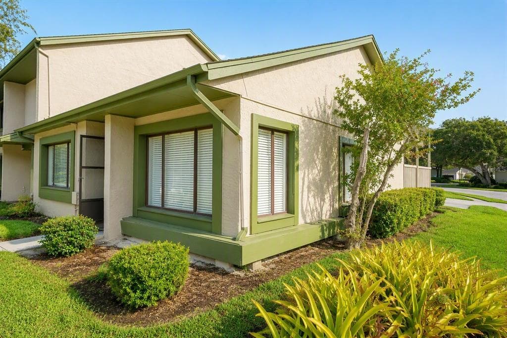7802 AMBERLEA COURT TEMPLE TERRACE, FL 33637