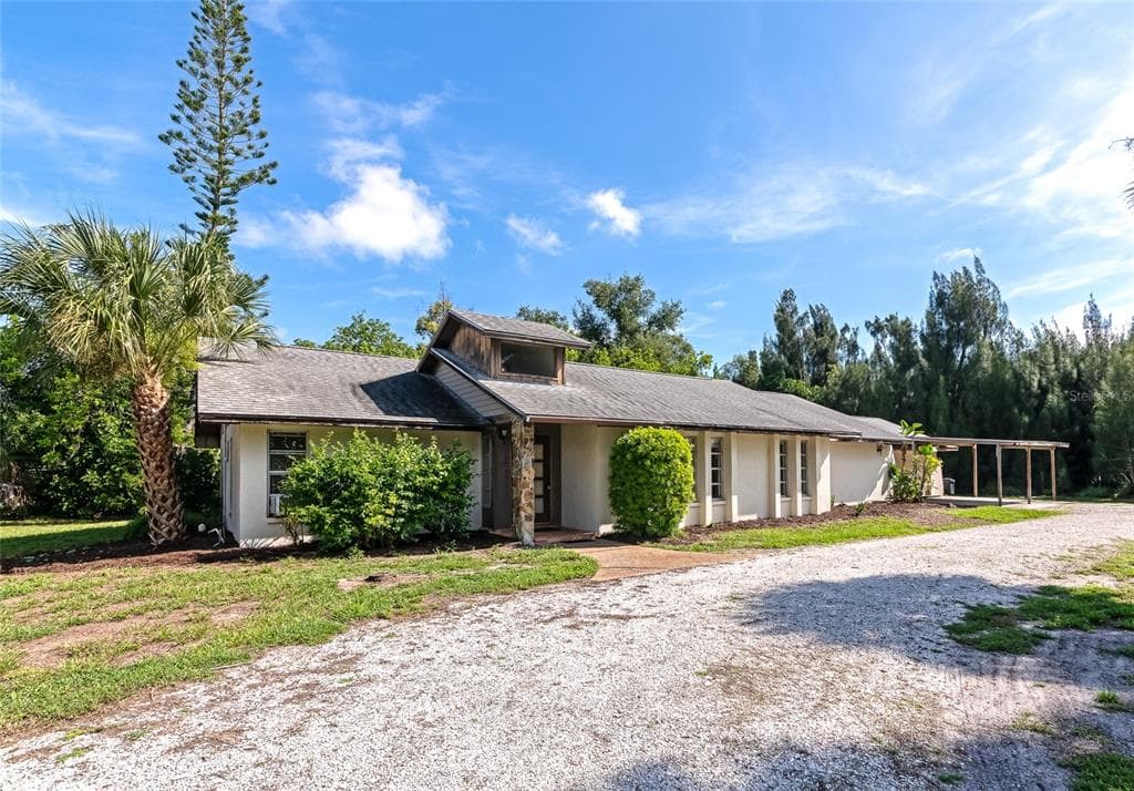 1351 MUSTANG STREET NOKOMIS, FL 34275