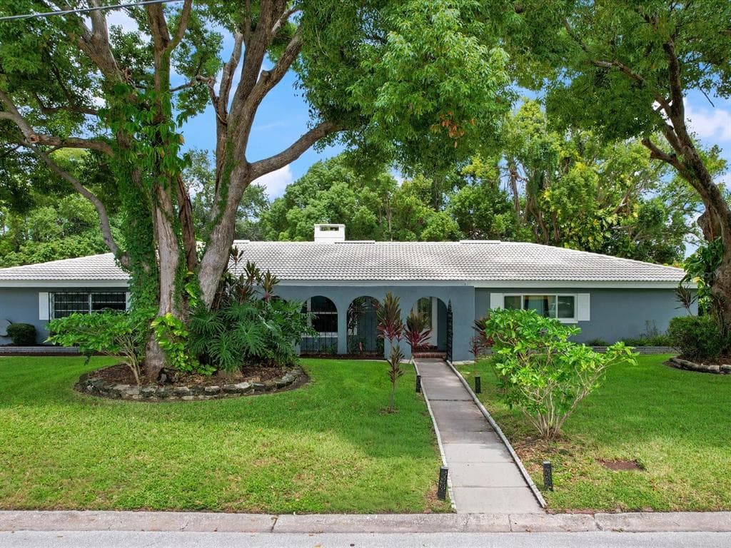 2100 MCKINLEY STREET CLEARWATER, FL 33765