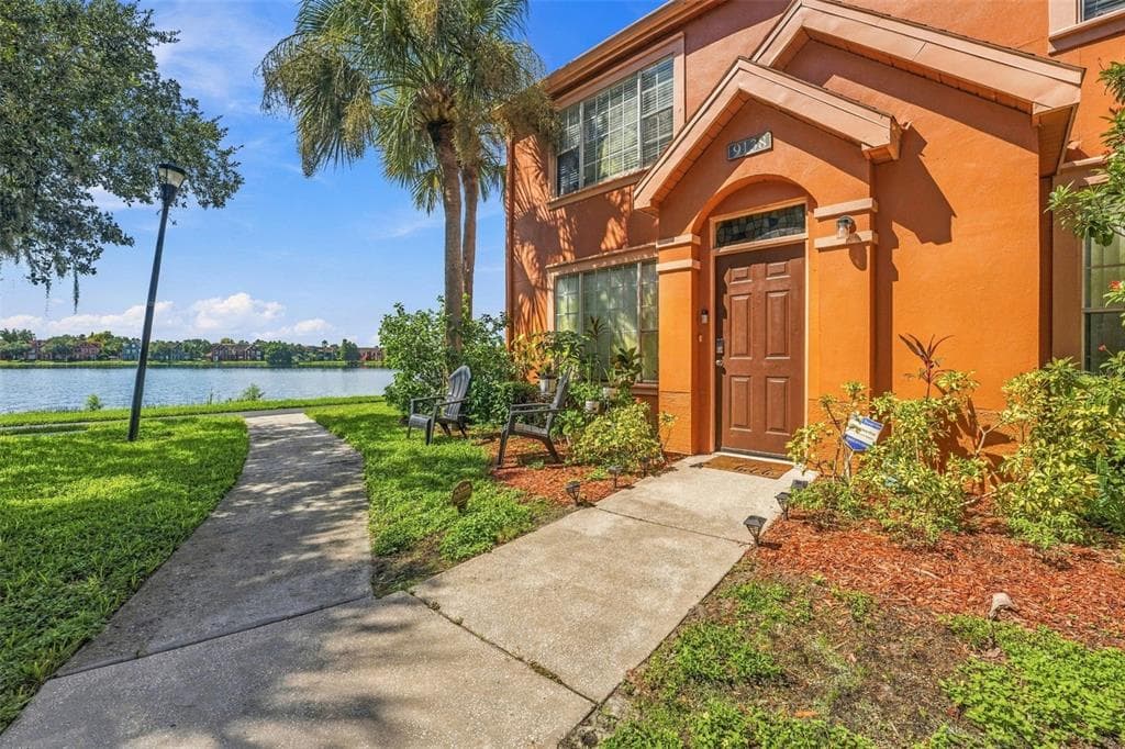 9138 LAKE CHASE ISLAND WAY TAMPA, FL 33626