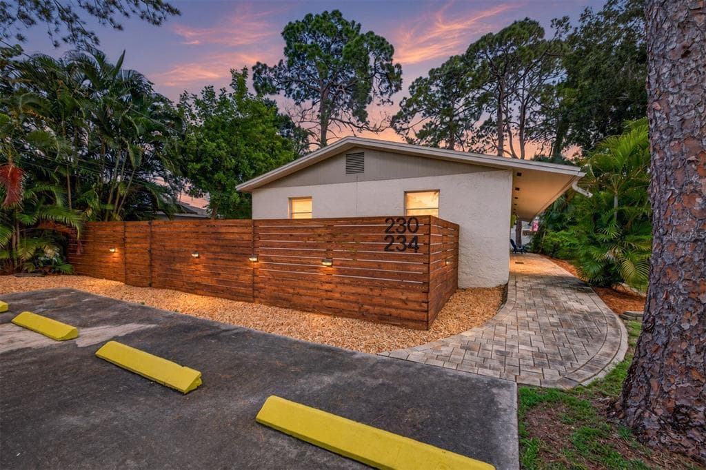 230 48TH AVENUE N ST PETERSBURG, FL 33703