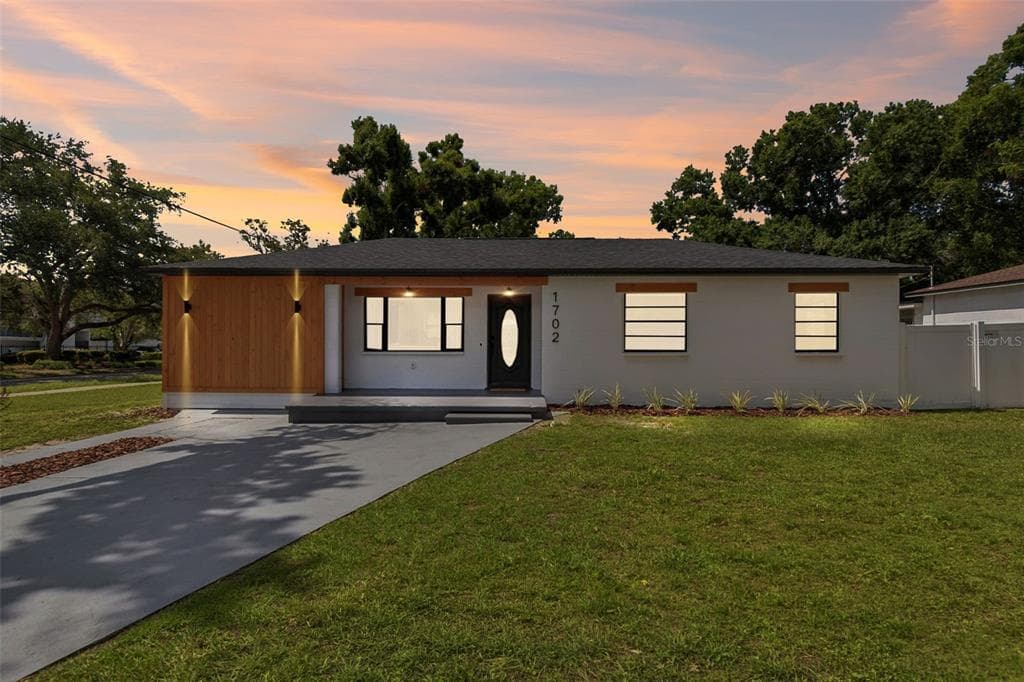 1702 W JOHNSTON AVENUE TAMPA, FL 33603