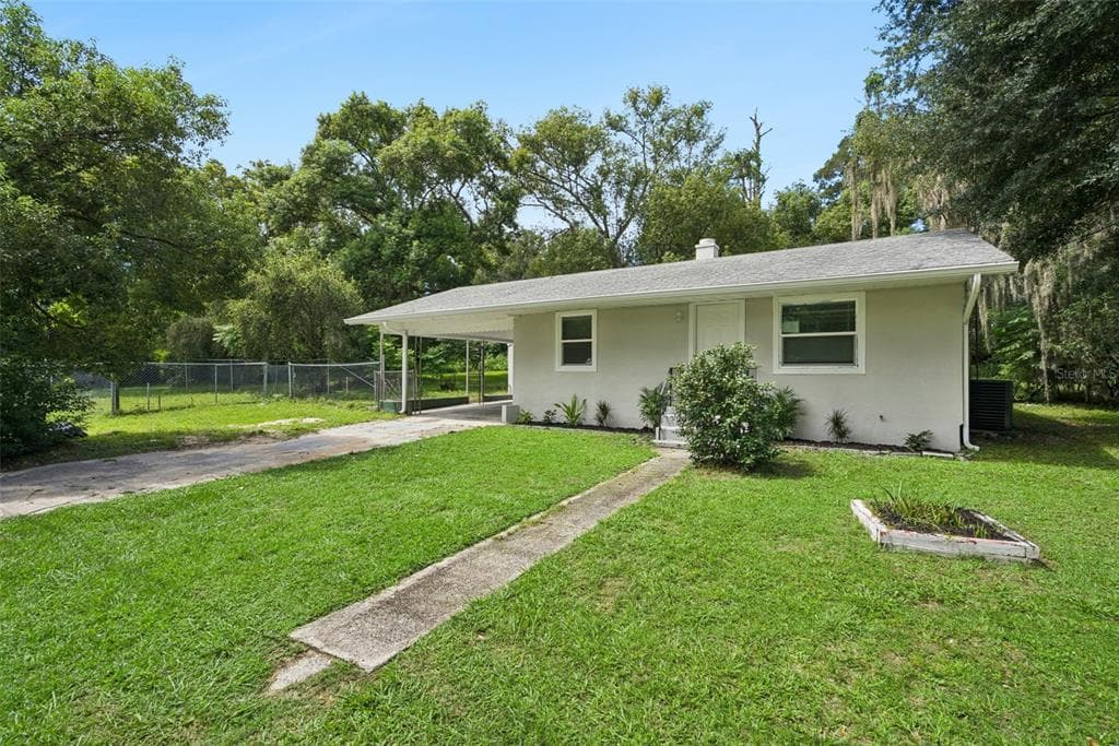 502 FAIRFIELD AVENUE DELAND, FL 32720