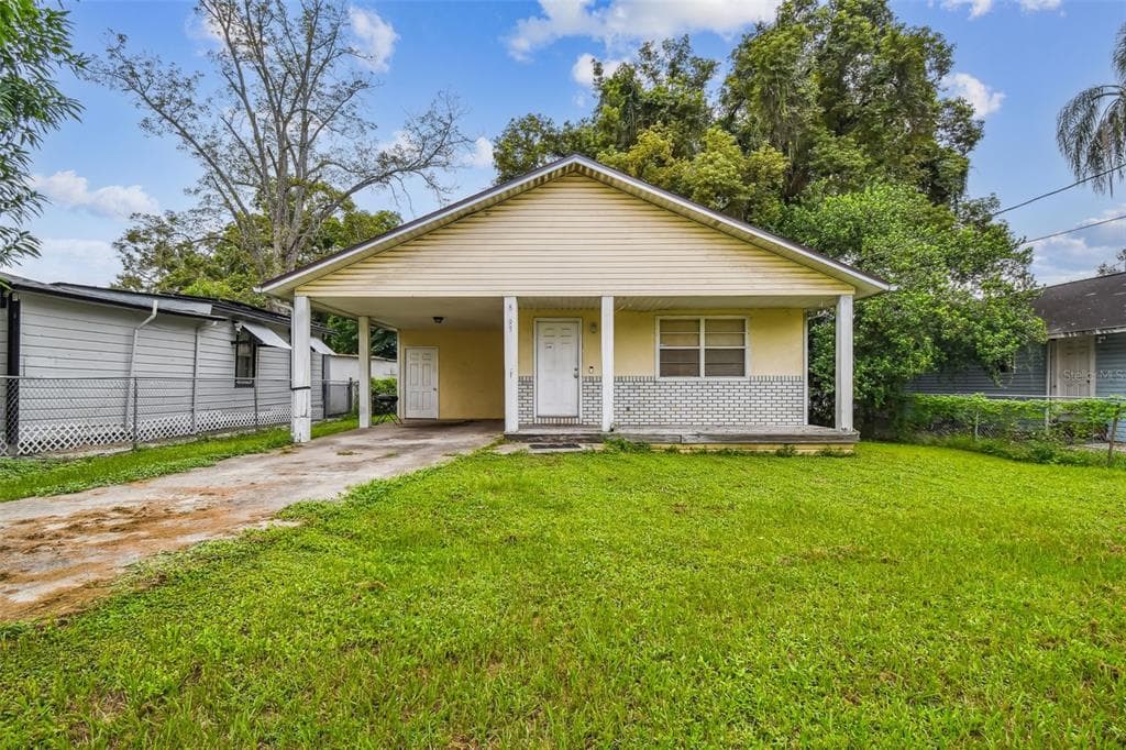 8205 N SEMMES STREET TAMPA, FL 33604