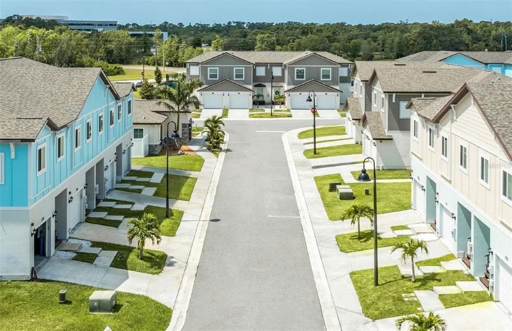 2053 SILVERSTONE CIRCLE CLEARWATER, FL 33760